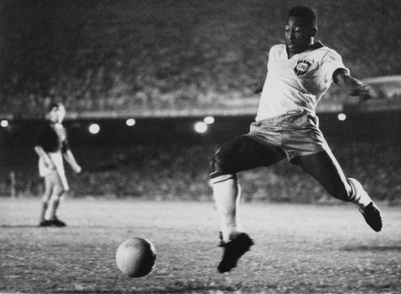 Pelé đã biến bóng đá thành nghệ thuật - Ảnh 3.