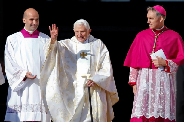 Cựu Giáo hoàng Benedict XVI qua đời - Ảnh 1. Cựu Giáo hoàng Benedict XVI qua đời - Ảnh 1.