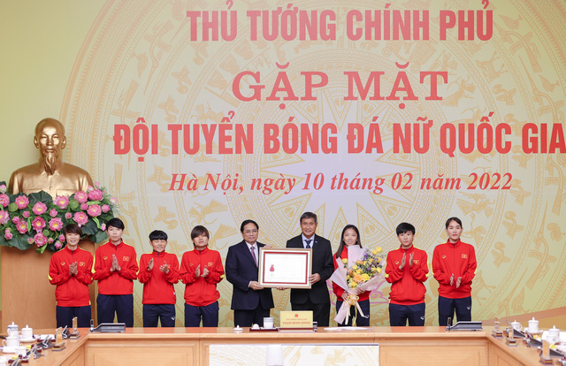Thủ tướng Phạm Minh Chính gặp gỡ, chúc mừng các Đội tuyển Bóng đá nữ Việt Nam - Ảnh 3.