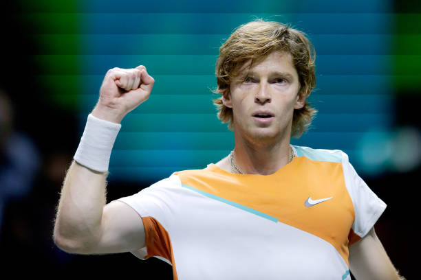 Rotterdam mở rộng | Tsitsipas và Andrey Rublev thẳng tiến vào tứ kết - Ảnh 2.