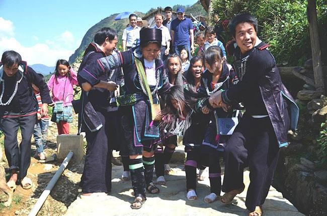 Hiểu đ&uacute;ng hơn về tục lệ k&eacute;o d&acirc;u - bắt vợ - Ảnh 2.