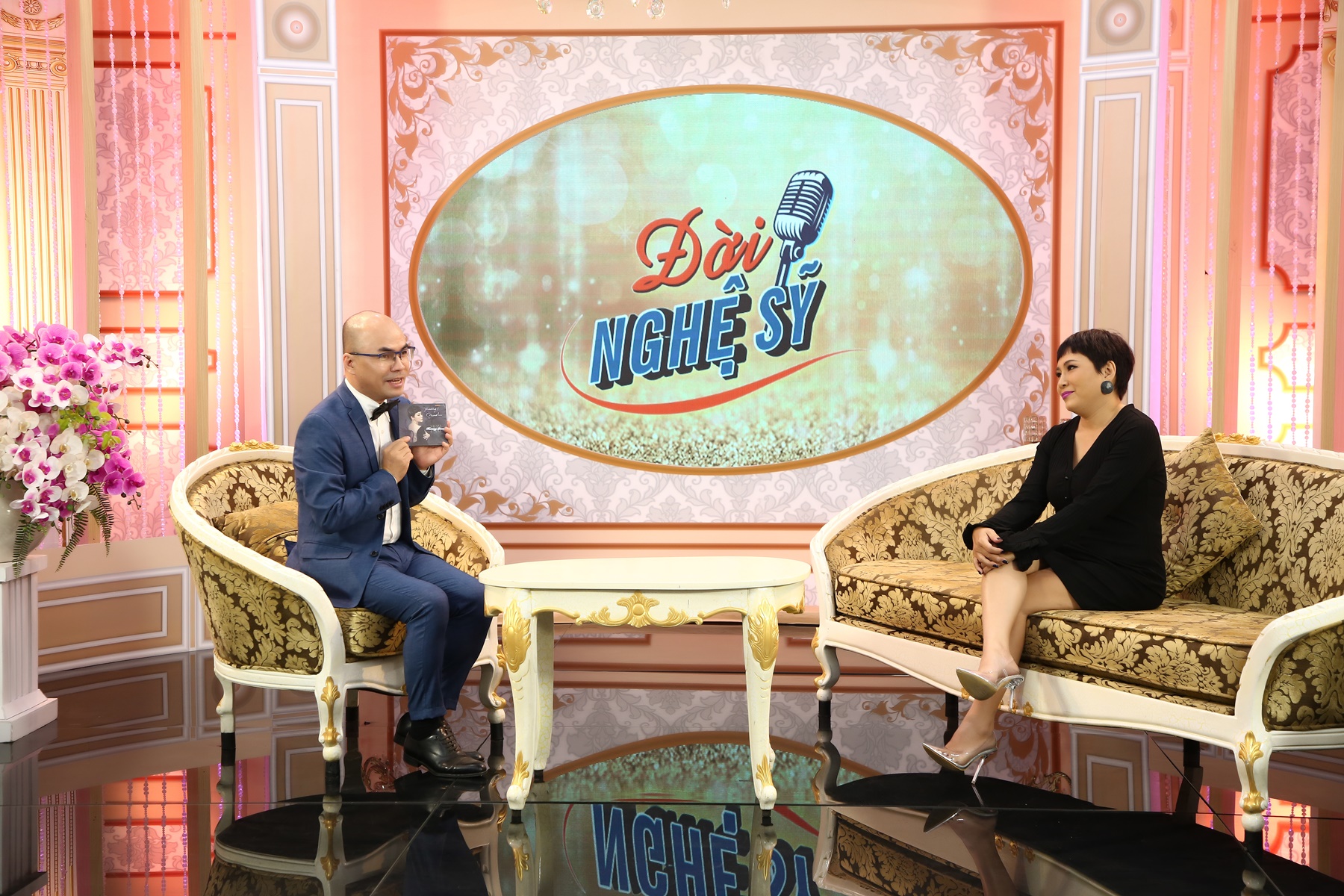 Đời nghệ sỹ: “Sầu nữ phòng trà” Hương Giang trải lòng về biến cố mất chồng vì COVID-19 - Ảnh 2. Đời nghệ sỹ: “Sầu nữ phòng trà” Hương Giang trải lòng về biến cố mất chồng vì COVID-19 - Ảnh 2.