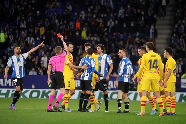 Barcelona hòa kịch tính Espanyol ở trận derby xứ Catalan - Ảnh 3.