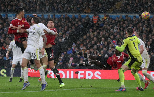 Leeds Utd 2-4 Man Utd | Chiến thắng giàu cảm xúc - Ảnh 1.