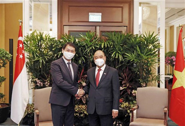 
President Nguyen Xuan Phuc (R) meets the President of SMF (Photo: VNA)
