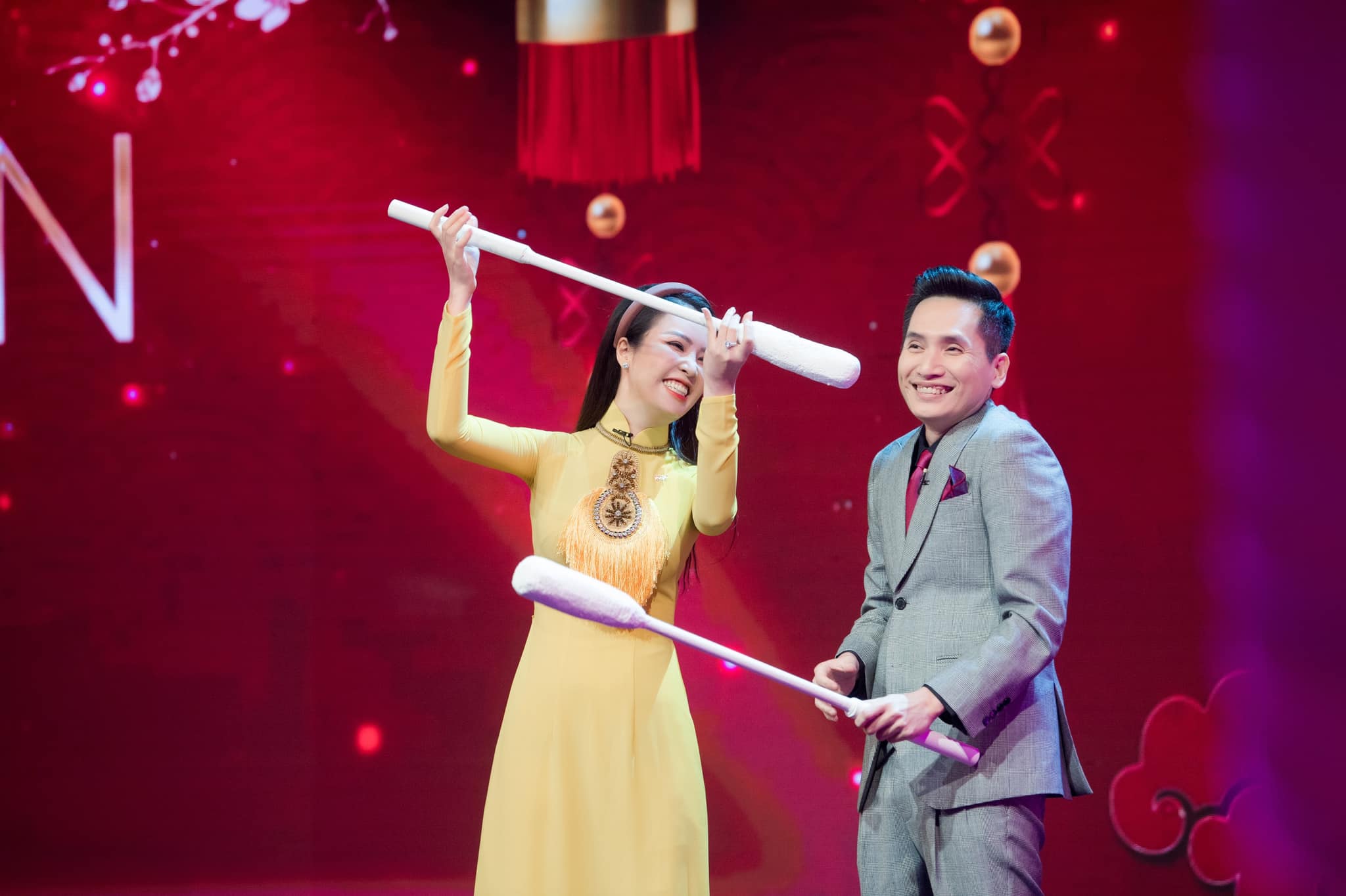 Loạt áo dài Xuân của Á hậu, BTV Thuỵ Vân - Ảnh 5. Loạt áo dài Xuân của Á hậu, BTV Thuỵ Vân - Ảnh 5.