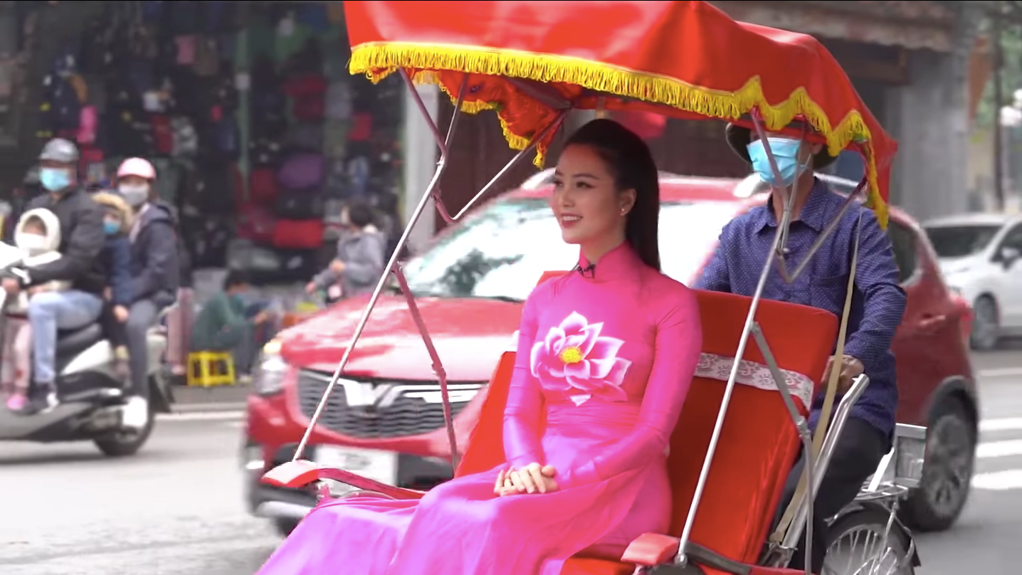 Loạt &aacute;o d&agrave;i Xu&acirc;n của &Aacute; hậu, BTV Thuỵ V&acirc;n - Ảnh 14.