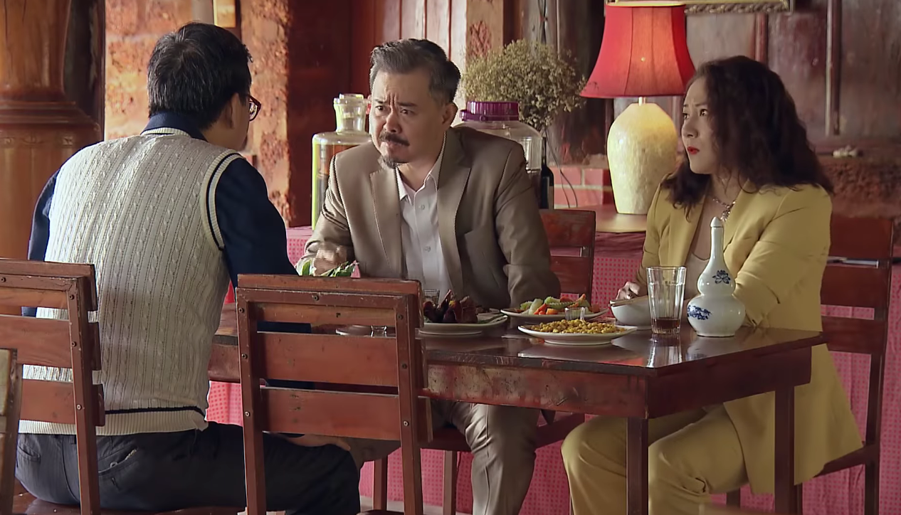 Phố trong l&agrave;ng - Tập 50: &Ocirc;ng Lợi đứng ra đ&ograve;i c&ocirc;ng bằng cho Ngọc - Ảnh 1.