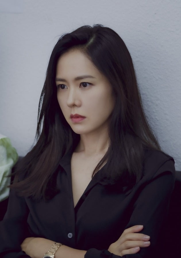 Ngắm thời trang sành điệu của Son Ye Jin trong 39 - Ảnh 2.