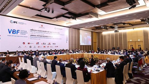 
An overview of the high-level session of the annual Vietnam Business Forum (Photo: VNA)

 

Along with effectively implementing the socio-economic recovery and development programme in parallel with COVID-19 prevention and control, Vietnam will continue to work to keep macro-economy stable, improving the business and investment environment, speeding up digital transformation, boosting the growth of digital economy, digital society, green economy and circular economy, and mitigating climate changes, he said.
