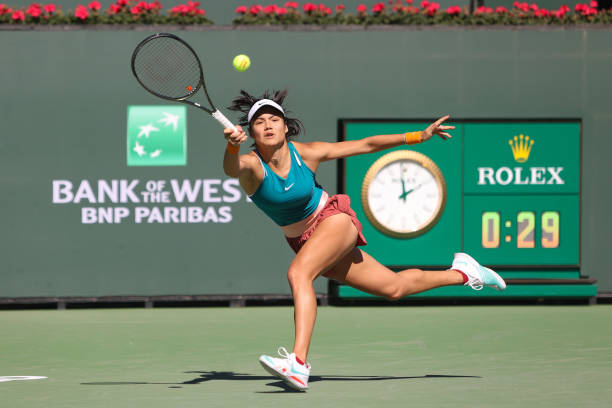 Indian Wells | Raducanu thắng nhọc nhằn trước Caroline Garcia - Ảnh 1.