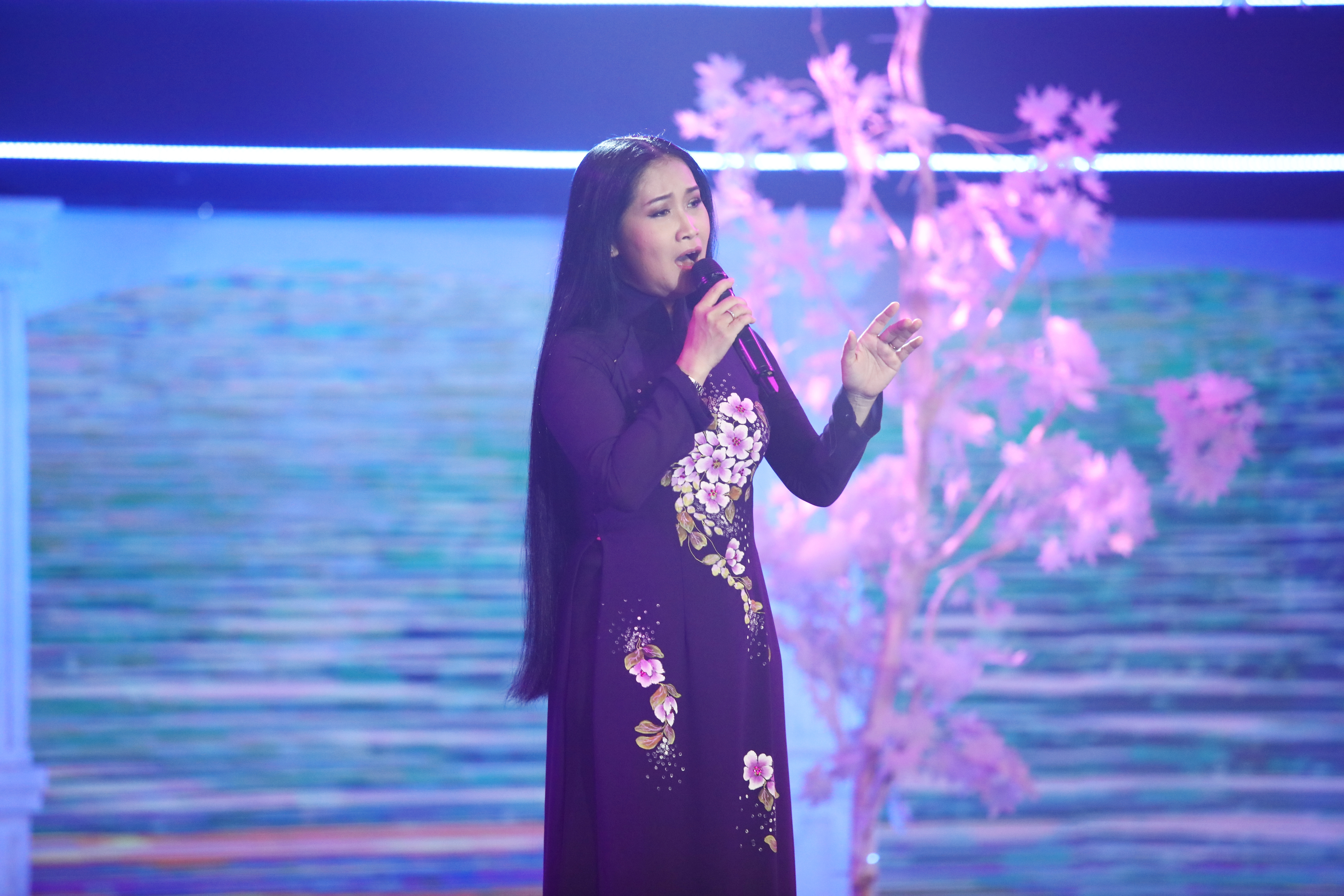 Đời nghệ sỹ: Sợi d&acirc;y v&ocirc; h&igrave;nh n&iacute;u giữ khiến ca sĩ Th&ugrave;y Dương kh&oacute; chạm tới đỉnh vinh quang - Ảnh 2.