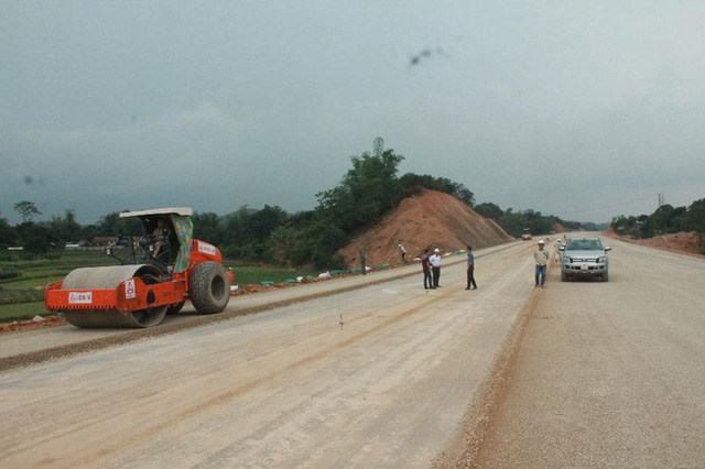 Đẩy mạnh giải ngân vốn đầu tư công - Ảnh 2.