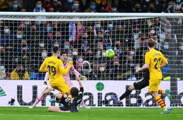 El Clasico | Aubameyang chói sáng, Barcelona thắng đậm tại Bernabeu - Ảnh 1.