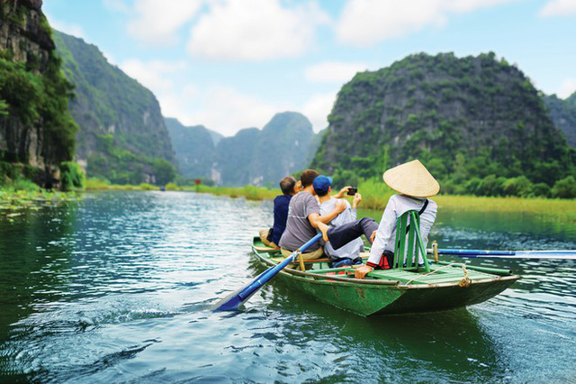 Du lịch bước vào cuộc đại tuyển dụng trước làn sóng phục hồi - Ảnh 1.