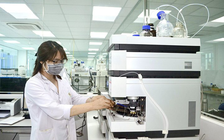 
Analysis of active ingredients in products at the Institute of Functional Foods at the Hoa Lac Hi-Tech Park.
