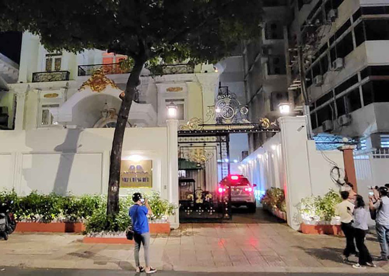 Công an TP Hồ Chí Minh thi hành lệnh bắt, khám xét nhà bà Nguyễn Phương Hằng - Ảnh 4. Công an TP Hồ Chí Minh thi hành lệnh bắt, khám xét nhà bà Nguyễn Phương Hằng - Ảnh 4.