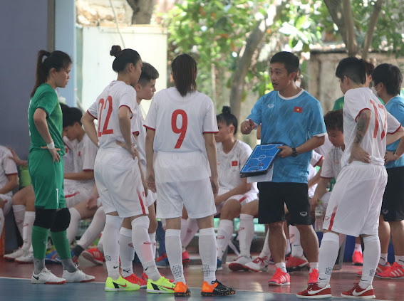 ĐT nữ futsal Việt Nam thi đấu giao hữu với CLB Warriors - Ảnh 1.