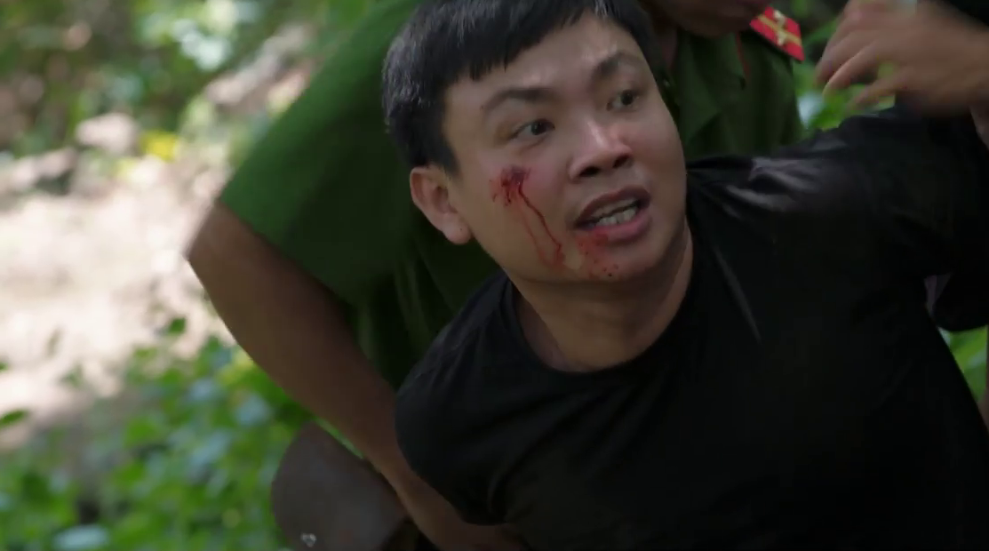 Bão ngầm - Tập 29: Tòng chết, Hải Triều dùng kế dụ rắn ra khỏi hang để bắt Toàn khỉ đốm - Ảnh 6. Bão ngầm - Tập 29: Tòng chết, Hải Triều dùng kế dụ rắn ra khỏi hang để bắt Toàn khỉ đốm - Ảnh 6.