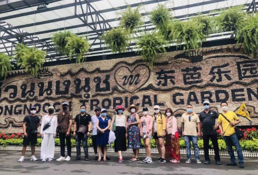 Nhộn nhịp tour đi nước ngoài - Ảnh 1. Nhộn nhịp tour đi nước ngoài - Ảnh 1.