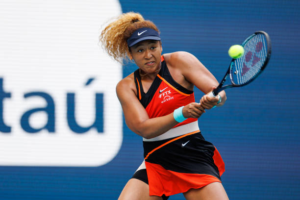 Thắng nghẹt thở Belinda Bencic, Naomi Osaka vào chung kết Miami mở rộng - Ảnh 2.