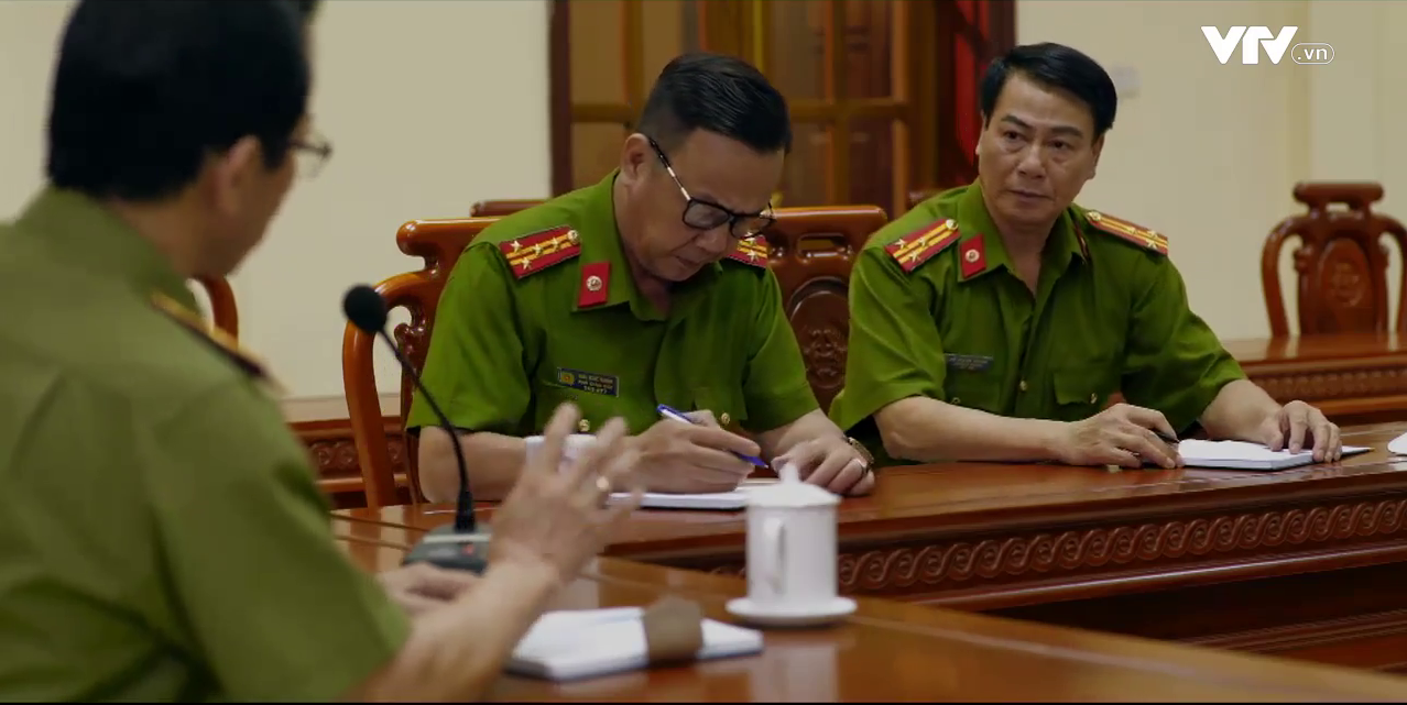 Bão ngầm - Tập 29: Tòng chết, Hải Triều dùng kế dụ rắn ra khỏi hang để bắt Toàn khỉ đốm - Ảnh 9. Bão ngầm - Tập 29: Tòng chết, Hải Triều dùng kế dụ rắn ra khỏi hang để bắt Toàn khỉ đốm - Ảnh 9.