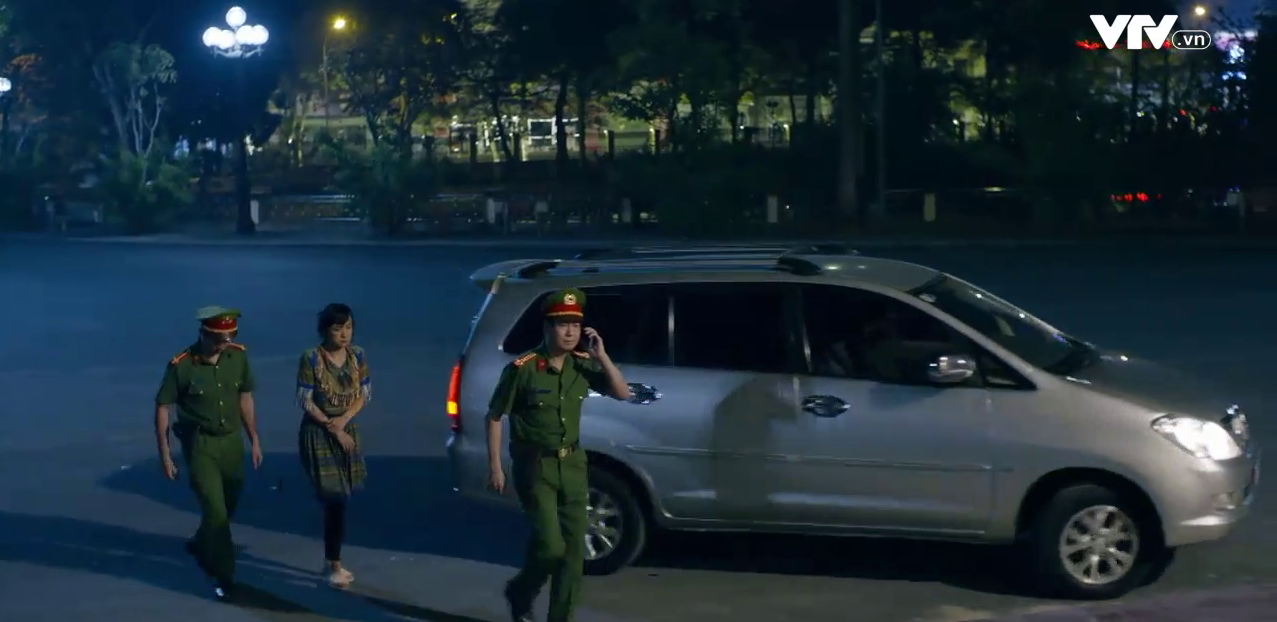 Bão ngầm - Tập 29: Tòng chết, Hải Triều dùng kế dụ rắn ra khỏi hang để bắt Toàn khỉ đốm - Ảnh 13. Bão ngầm - Tập 29: Tòng chết, Hải Triều dùng kế dụ rắn ra khỏi hang để bắt Toàn khỉ đốm - Ảnh 13.