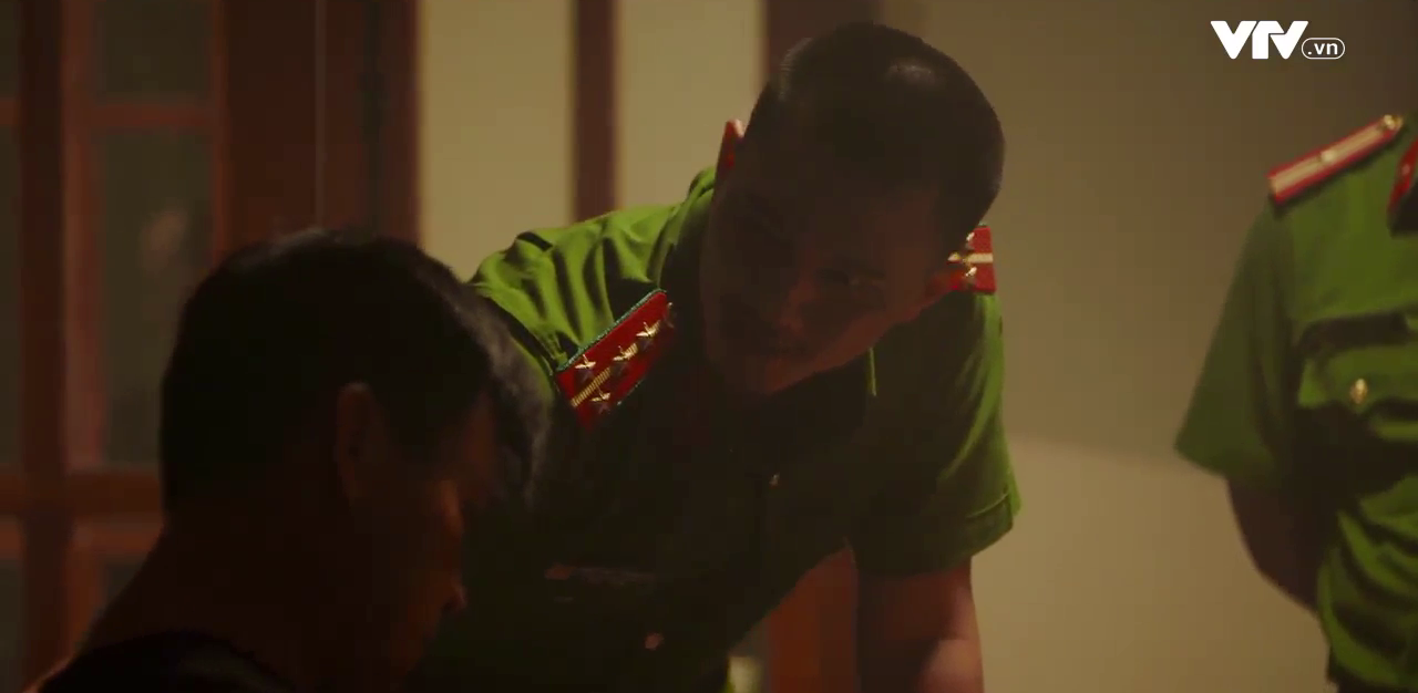 Bão ngầm - Tập 29: Tòng chết, Hải Triều dùng kế dụ rắn ra khỏi hang để bắt Toàn khỉ đốm - Ảnh 14. Bão ngầm - Tập 29: Tòng chết, Hải Triều dùng kế dụ rắn ra khỏi hang để bắt Toàn khỉ đốm - Ảnh 14.