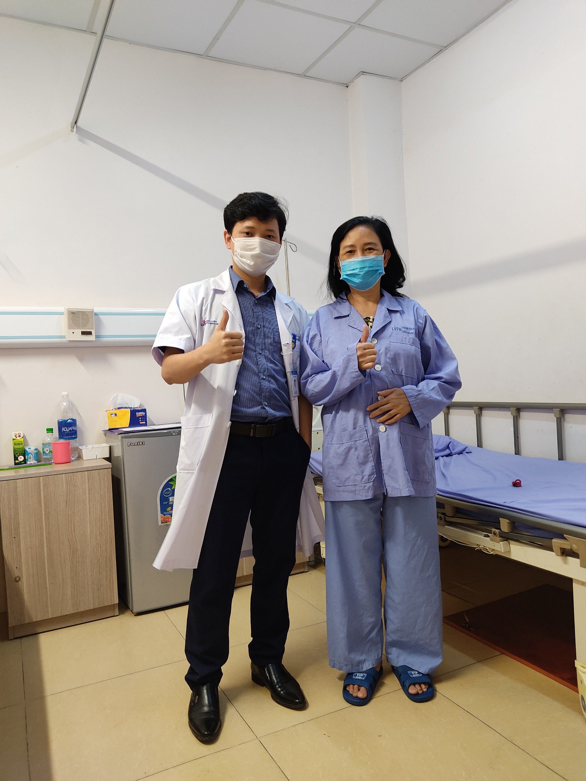 Bơm xi-măng sinh học tạo h&igrave;nh đốt sống - cứu c&aacute;nh mới cho những bệnh nh&acirc;n lo&atilde;ng xương bị xẹp đốt sống - Ảnh 2.