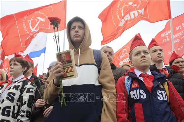 Dâng hoa tưởng nhớ Lãnh tụ Vladimir Ilich Lenin tại Nga - Ảnh 1.