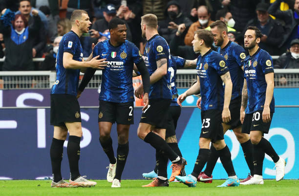 Inter Milan trở lại ngôi đầu Serie A - Ảnh 1.