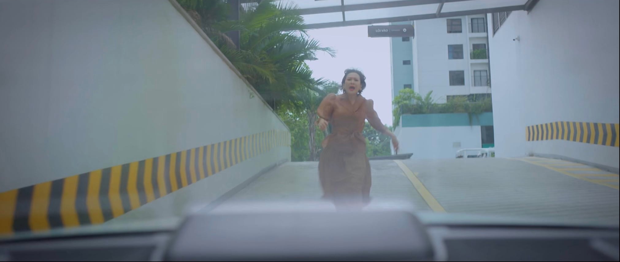 Thương ng&agrave;y nắng về 2 - Tập 10: B&agrave; Nga đồng &yacute; cho V&acirc;n Trang nhận mẹ đẻ - Ảnh 12.