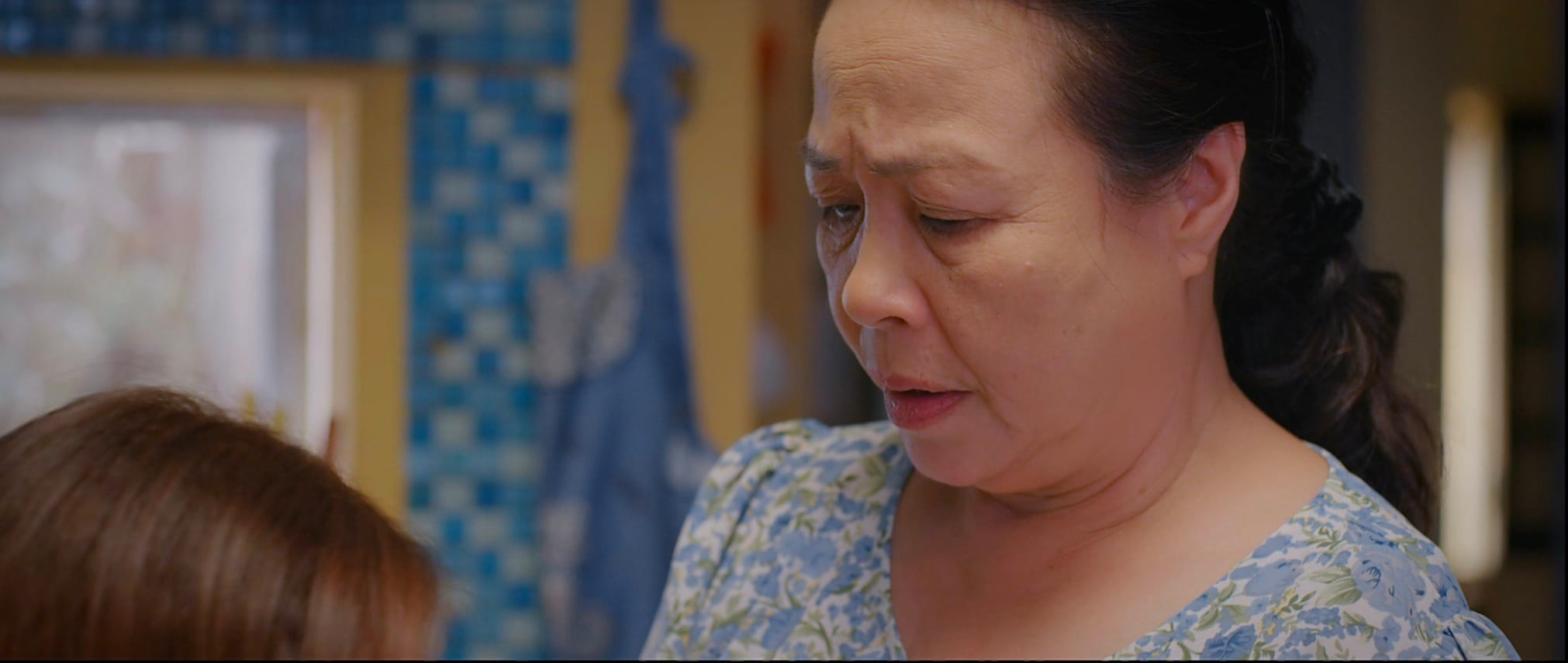 Thương ng&agrave;y nắng về 2 - Tập 10: B&agrave; Nga đồng &yacute; cho V&acirc;n Trang nhận mẹ đẻ - Ảnh 11.