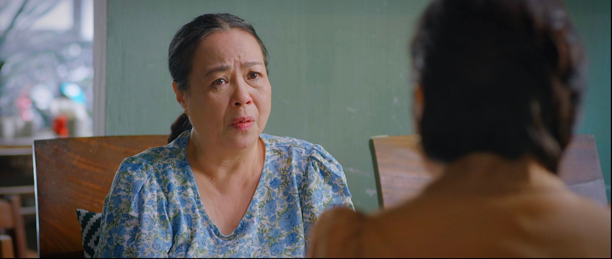 Thương ng&agrave;y nắng về 2 - Tập 10: B&agrave; Nga đồng &yacute; cho V&acirc;n Trang nhận mẹ đẻ - Ảnh 5.