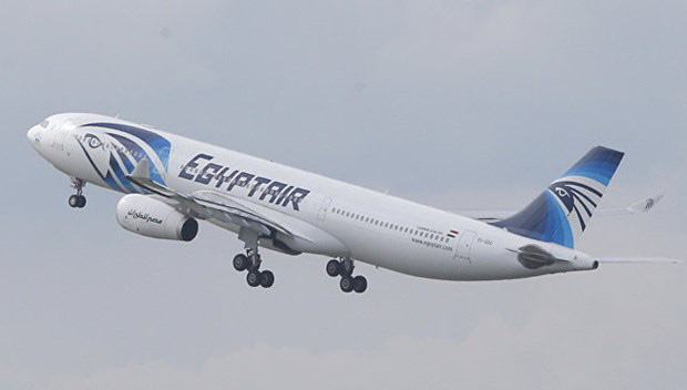 Tàn thuốc lá trong buồng lái có thể là nguyên nhân khiến máy bay EgyptAir gặp nạn - Ảnh 1.