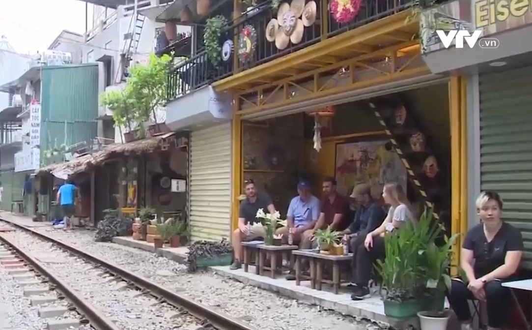 T&aacute;i diến t&igrave;nh trạng c&agrave; ph&ecirc; đường t&agrave;u - Ảnh 1.