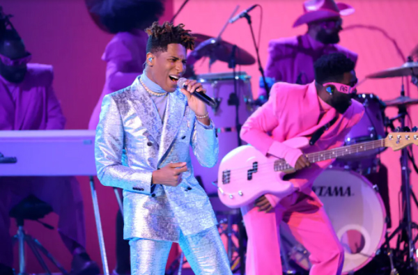 Grammy 2022: “Leave the Door Open” – Silk Sonic thắng giải Ghi âm của năm, Jon Batiste giành Album của năm - Ảnh 4. Grammy 2022: “Leave the Door Open” – Silk Sonic thắng giải Ghi âm của năm, Jon Batiste giành Album của năm - Ảnh 4.
