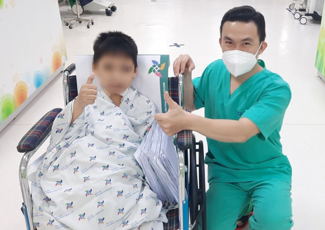 Can thiệp ECMO cứu 2 bệnh nhi mắc COVID-19 bị viêm cơ tim cấp - Ảnh 1. Can thiệp ECMO cứu 2 bệnh nhi mắc COVID-19 bị viêm cơ tim cấp - Ảnh 1.