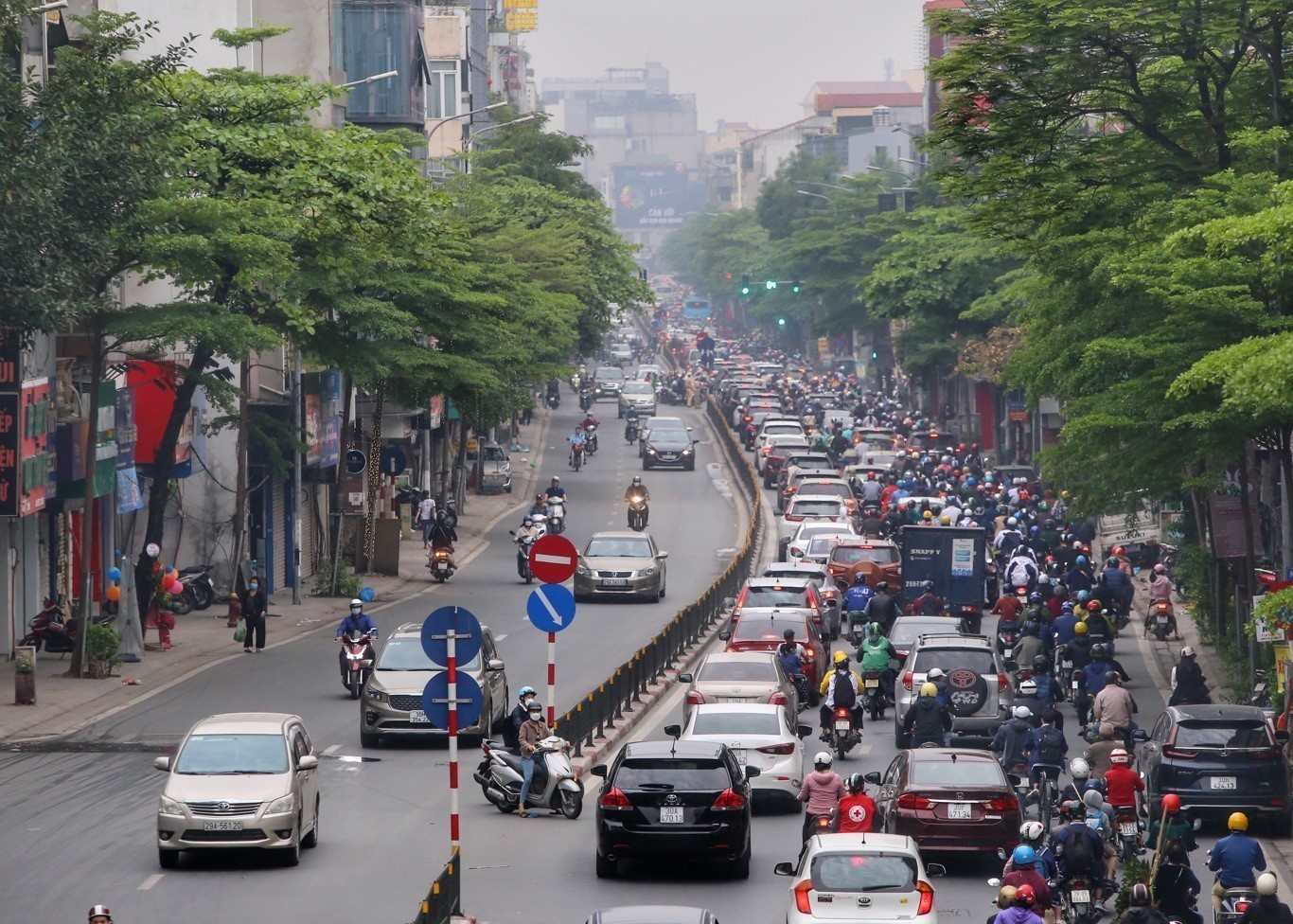 Học sinh lớp 1-6 H&agrave; Nội n&ocirc; nức trở lại trường sau nghỉ dịch - Ảnh 14.