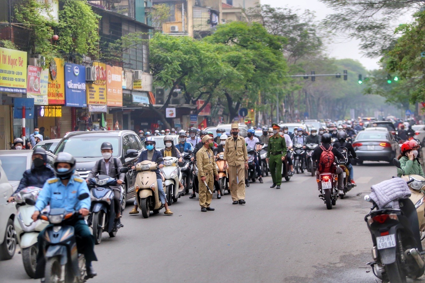 Học sinh lớp 1-6 H&agrave; Nội n&ocirc; nức trở lại trường sau nghỉ dịch - Ảnh 9.