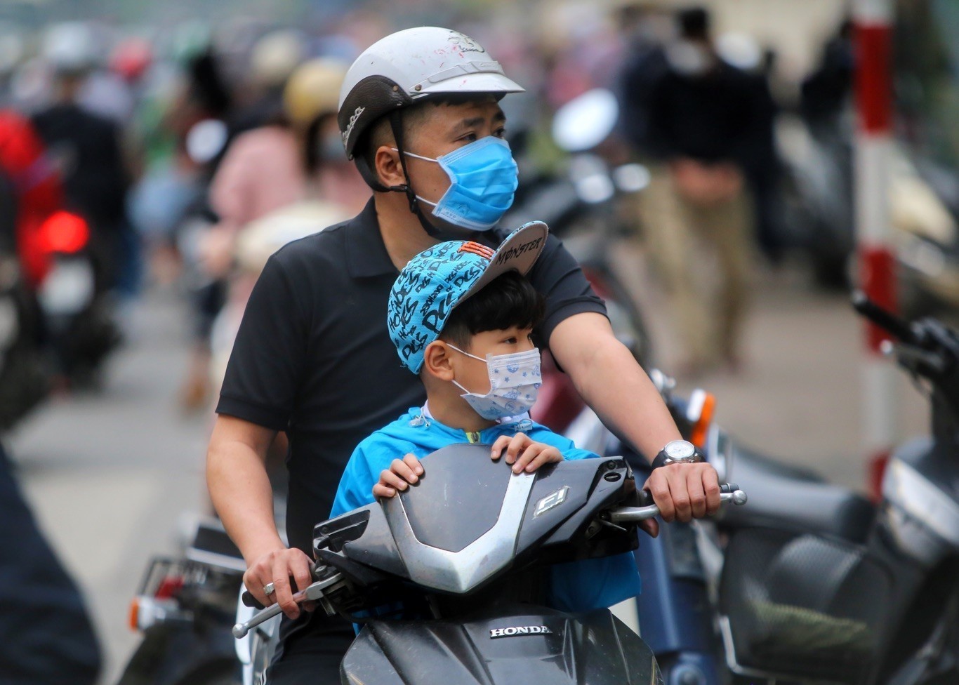 Học sinh lớp 1-6 H&agrave; Nội n&ocirc; nức trở lại trường sau nghỉ dịch - Ảnh 7.