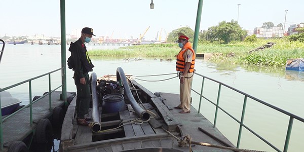 Đồng Nai quyết liệt đấu tranh ngăn chặn khai thác, mua bán cát trái phép - Ảnh 1.