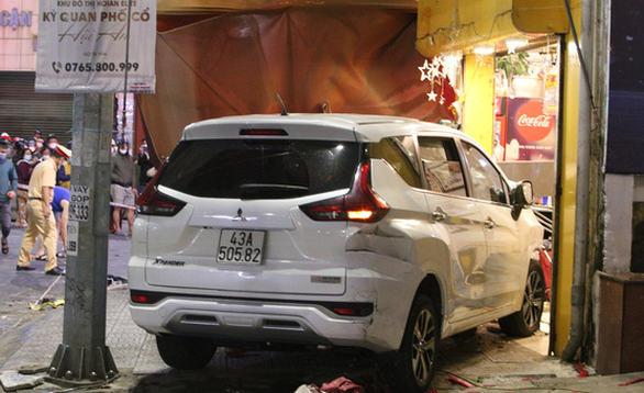 Vụ ôtô lao vào tiệm bánh mì ở Đà Nẵng: Tài xế nhậu 6 tiếng trước khi gây tai nạn - Ảnh 2.