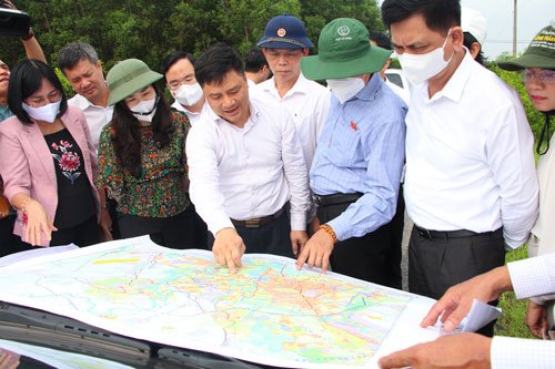 Đoàn công tác Ủy ban Kinh tế Quốc hội khảo sát thực tế dự án đường cao tốc Biên Hòa - Vũng Tàu - Ảnh 1.