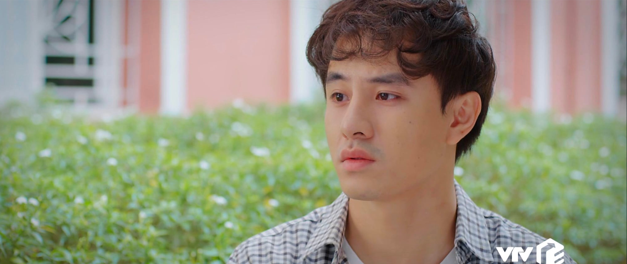 Thương ng&agrave;y nắng về  - Tập 13: Kh&aacute;nh - Đức l&agrave;m ho&agrave;, V&acirc;n V&acirc;n cười lại sau c&uacute; sốc lớn - Ảnh 2.