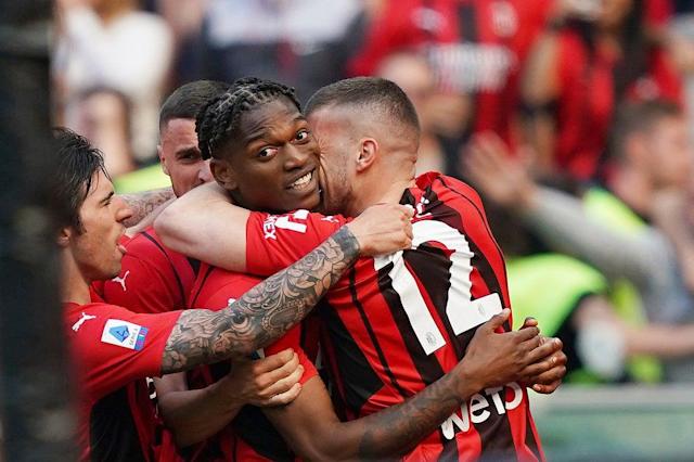 Thành Milan cùng giành chiến thắng, hấp dẫn cuộc đua vô địch Serie A - Ảnh 1.