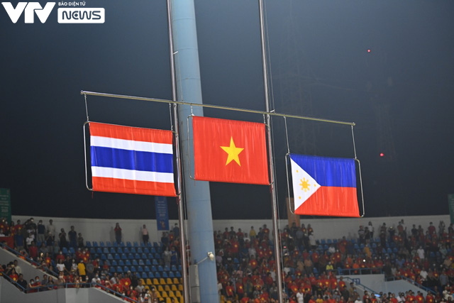 Ảnh: Quốc ca ngân vang trong niềm tự hào dân tộc, bóng đá nữ Việt Nam lần 2 đạt hat-trick HCV SEA Games - Ảnh 18.