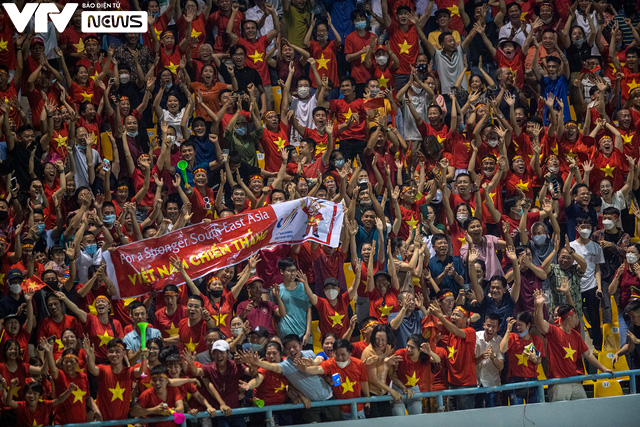 Ảnh: Quốc ca ngân vang trong niềm tự hào dân tộc, bóng đá nữ Việt Nam lần 2 đạt hat-trick HCV SEA Games - Ảnh 17.