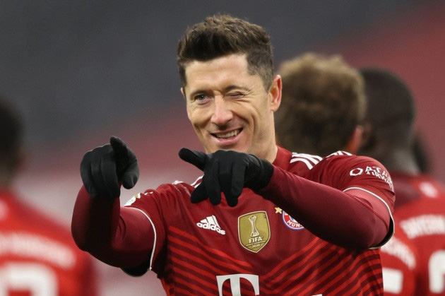 Lewandowski lần thứ 2 liên tiếp giành Chiếc giày Vàng châu Âu - Ảnh 1.