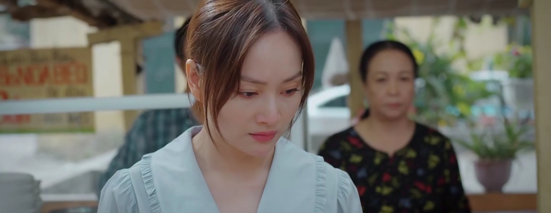 Thương ng&agrave;y nắng về 2 - Tập 23: Kh&aacute;nh kh&oacute;c nức nở khi gặp lại bố chồng - Ảnh 2.